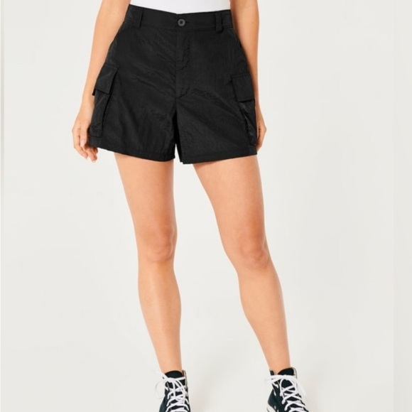 Hollister Black Cargo Shorts with Comfortable Fit - Picture 1 of 4